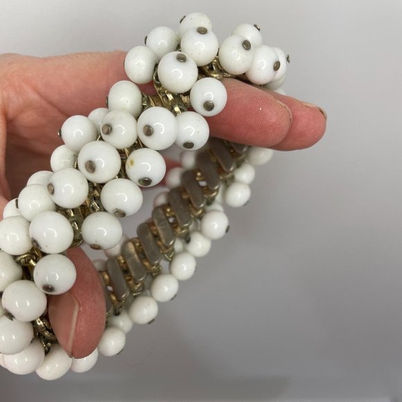 Vintage White Glass Facetted Beaded Bracelet - Picture 3 of 4